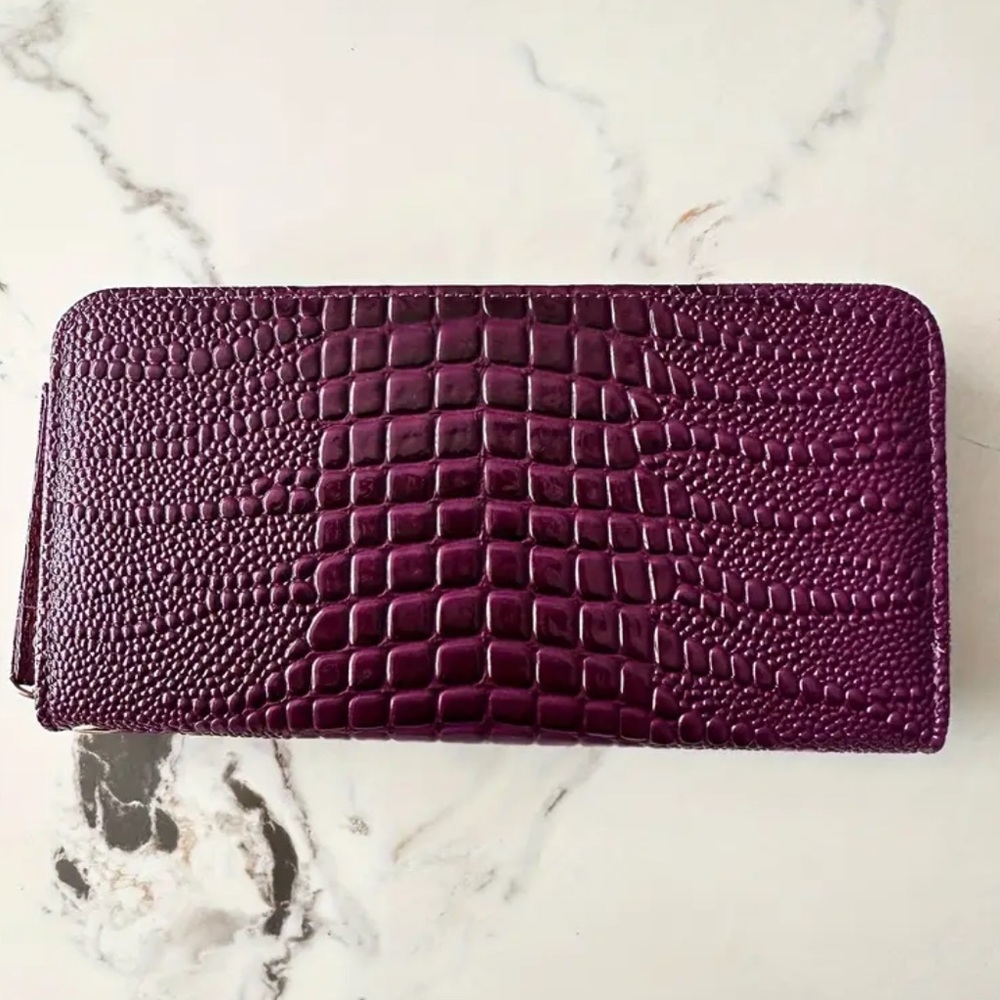 Elegant Purple Crocodile-Embossed Women's Wallet